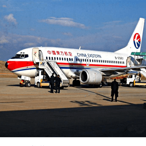 东阳横店航空运输航空快运业稳步发展的原因是什么？